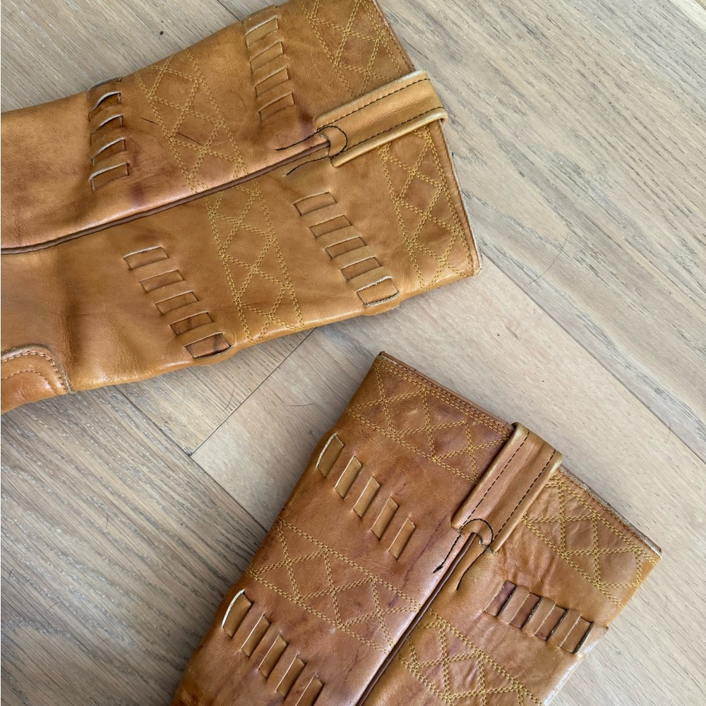 Vintage Leather Women's Boots - Picture 5 of 6